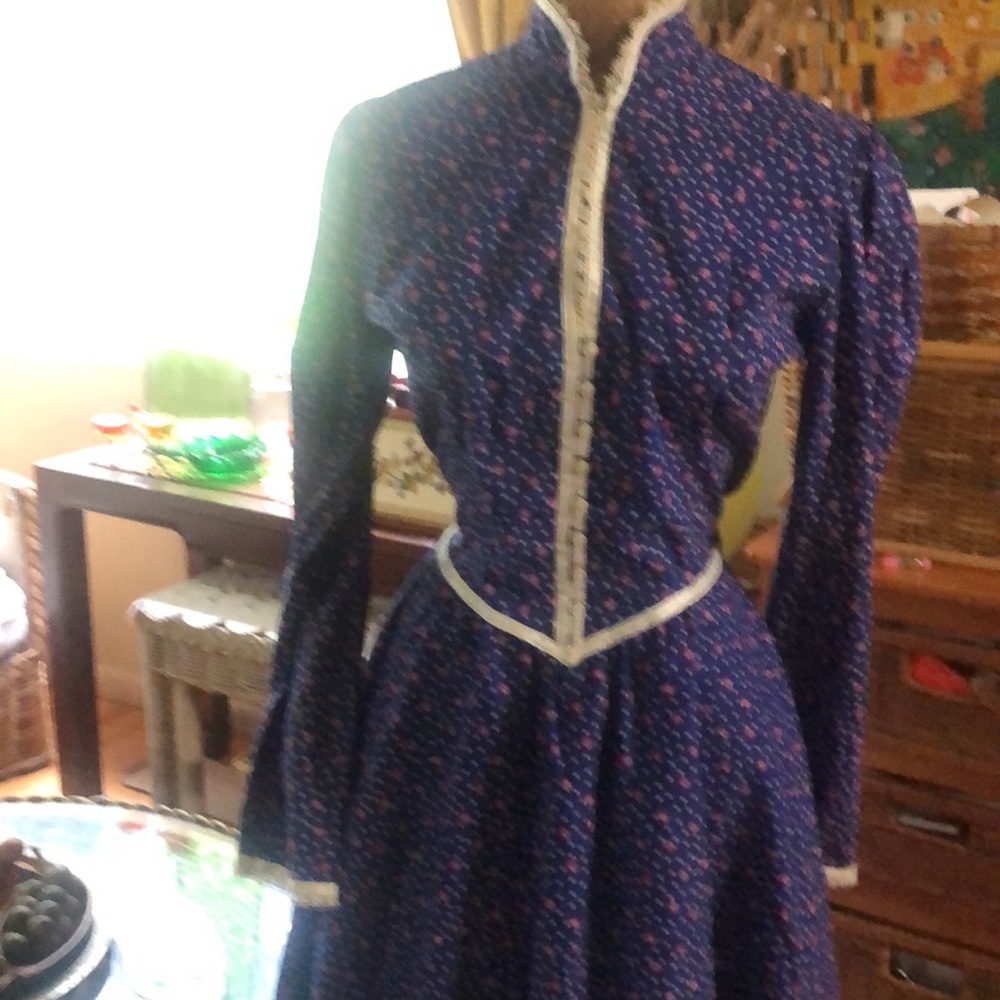 *Vintage 1970’s - featured in recent Poshmark ad- authentic Gunne Sax midi dress - Picture 16 of 16